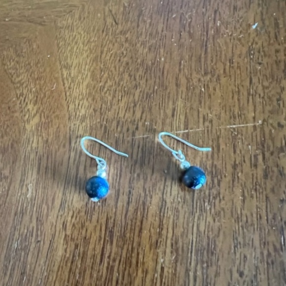 Wood earrings with wire - Picture 2 of 2